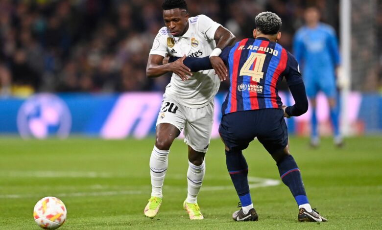 فينيسيوس جونيور خلال مباراة الكلاسيكو بين برشلونة وريال مدريد (المصدر:Gettyimages)