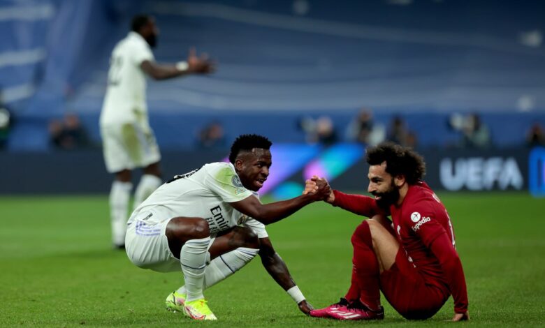 محمد صلاح - فينسيوس جونيور خلال مباراة ريال مدريد ضد ليفربول (المصدر:Gettyimages)