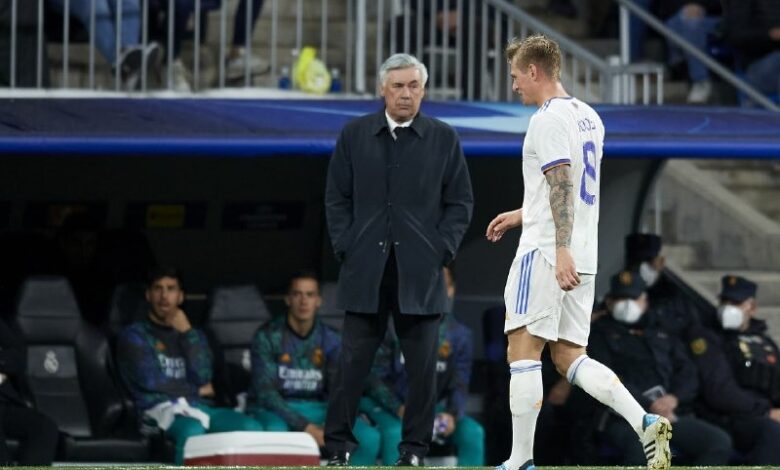 توني كروس وكارلو أنشيلوتي - ريال مدريد (المصدر:Gettyimages)