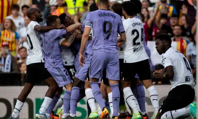 شجار بين فينيسيوس جونيور ولاعبي فالنسيا (المصدر:Gettyimages)