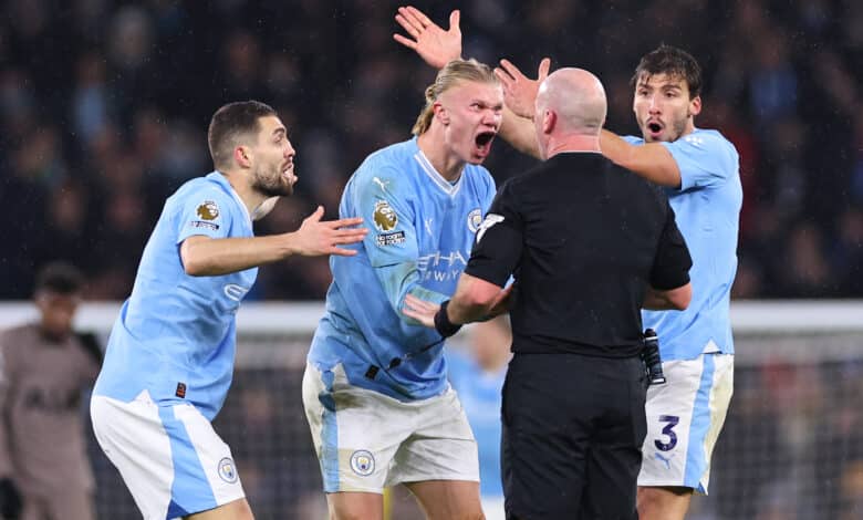 إرلينج هالاند يعترض على الحكم - مانشستر سيتي