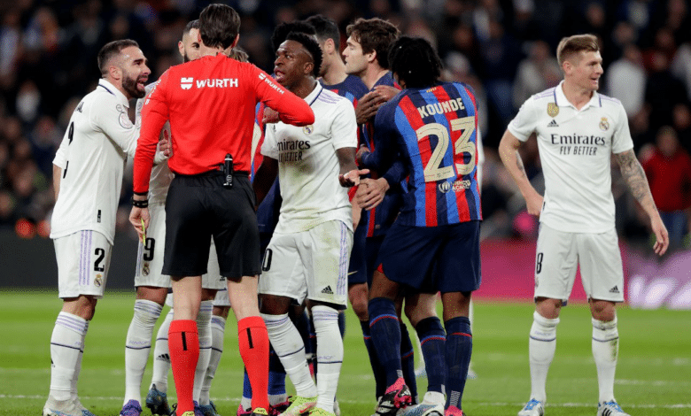 برشلونة - ماركوس ألونسو - (المصدر:Gettyimages) القنوات الناقلة لمباراة برشلونة ضد لاس بالماس