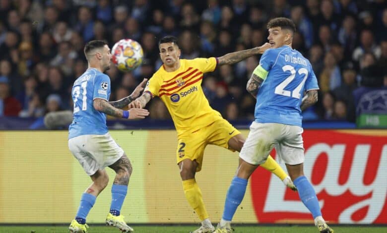 برشلونة ضد نابولي