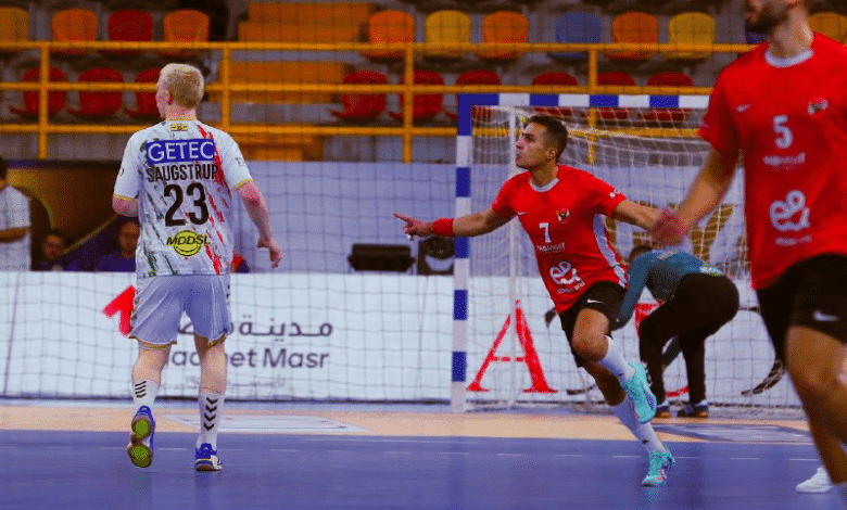 يد الأهلي - تصوير مصطفى الشحات