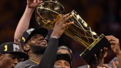 Cleveland Cavaliers' LeBron James (23)
