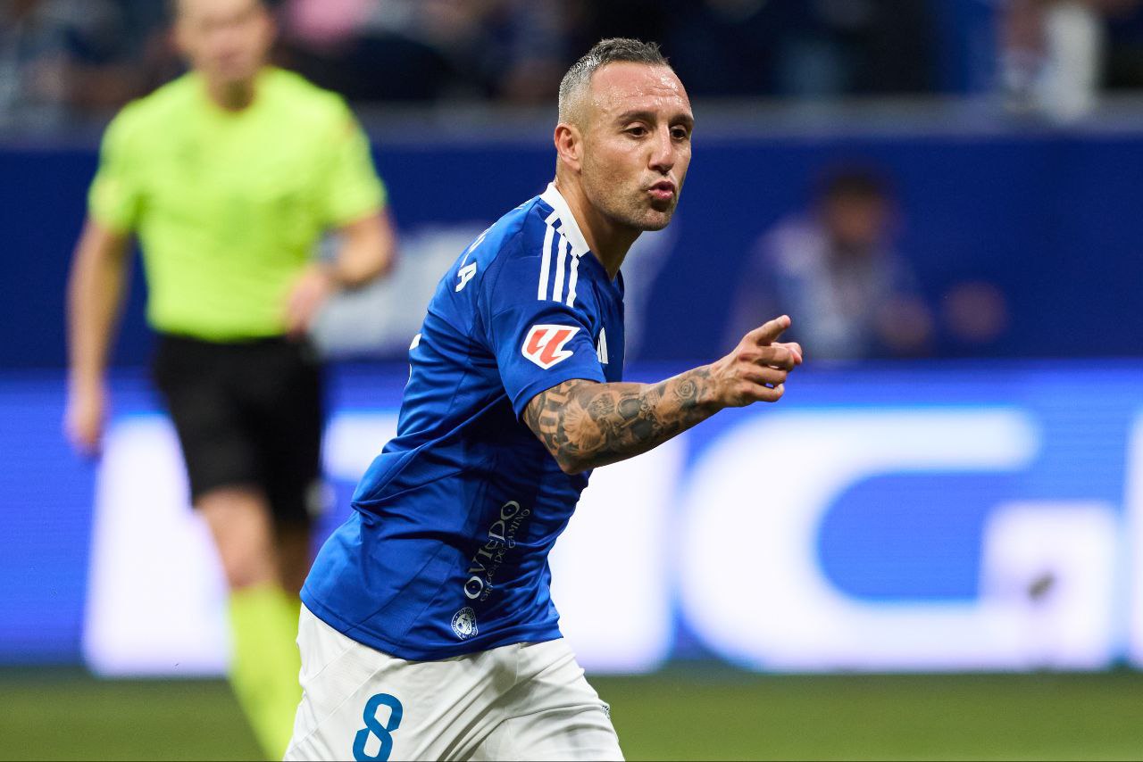 OVIEDO, SPAIN - JUNE 21: Santi Cazorla of Real Oviedo celebrates after scoring goal during the LaLiga Hypermotion Play Off FInal 2nd Leg match between Real Oviedo and CD Mirandes at Carlos Tartiere on June 21, 2025 in Oviedo, Spain.