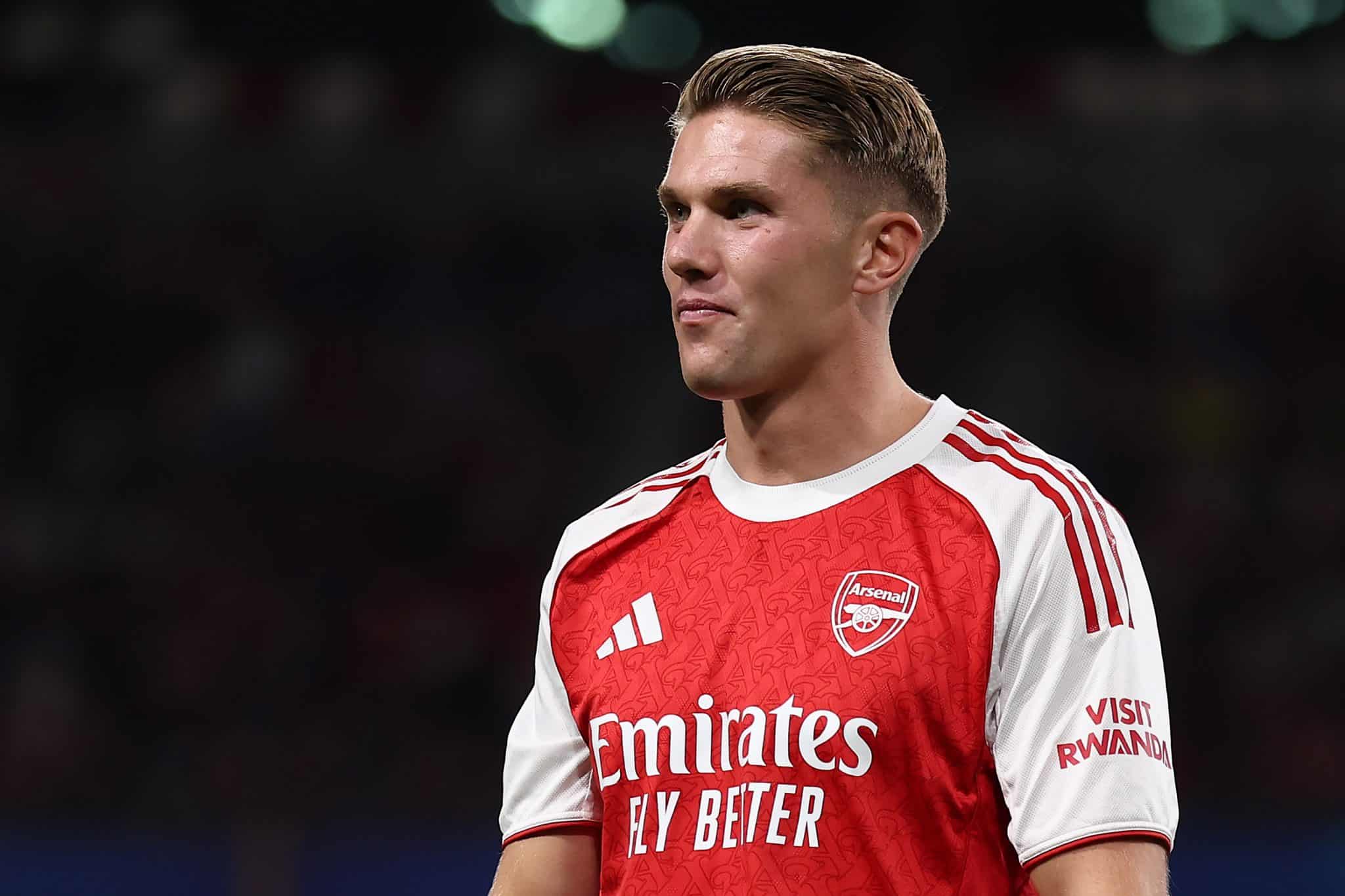 SINGAPORE, SINGAPORE - JULY 27: Viktor Gyokeres of Arsenal applauds supporters prior to the Pre-Season Friendly match between Arsenal FC and Newcastle United at National Stadium on July 27, 2025 in Singapore.