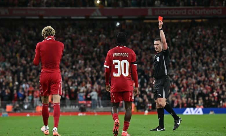 الحكم توماس برامال - جيريمي فريمبونج - هوجو إيكيتيكي - ليفربول - المصدر (Getty images)