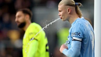 إيرلينج هالاند يبصق في ملعب كرة القدم - المصدر: gettyimages