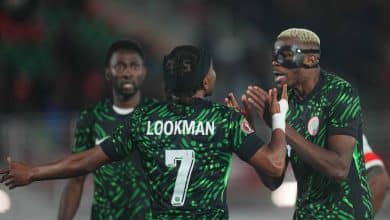 فيكتور أوسيمين - أديمولا لوكمان - منتخب نيجيريا ضد موزمبيق (المصدر: Getty Images)