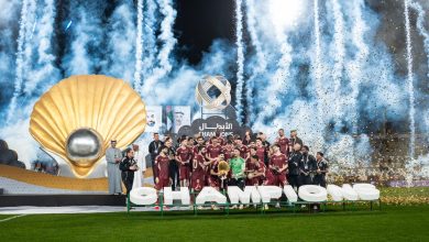 تتويج الوحدة بدرع التحدي- المصدر: حساب رابطة المحترفين الإماراتية