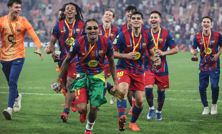 رافينيا - حوليس كوندي - جيرارد مارتين - برشلونة - المصدر (Getty images)