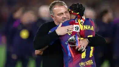 هانز فليك يحتفل مع رافينيا بالدوري الإسباني - المصدر (Getty images)
