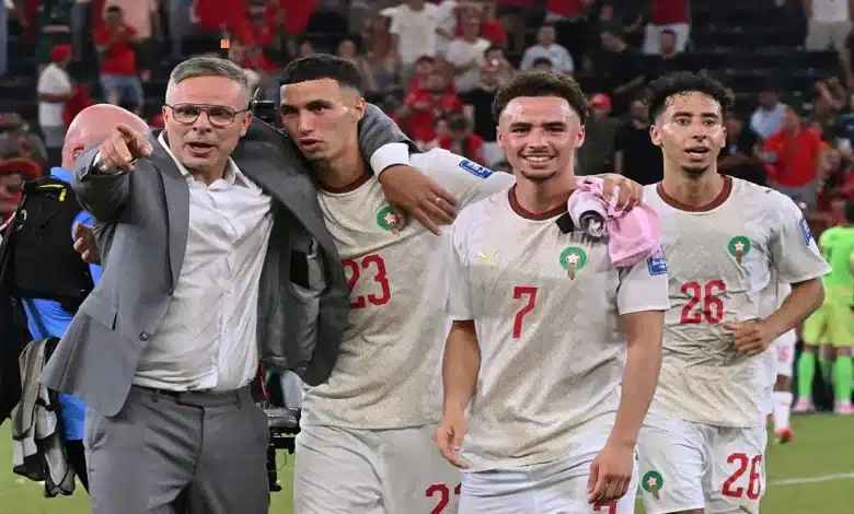 محمد وهبي مع لاعبو منتخب المغرب- المصدر (Getty images)