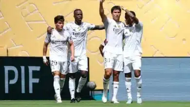 فران جارسيا مع لاعبي ريال مدريد