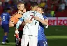 كريستيانو رونالدو يعانق لوكا مودريتش