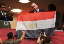 جياني إنفانتينو يرفع علم مصر في مباراة سويسرا وكولومبيا