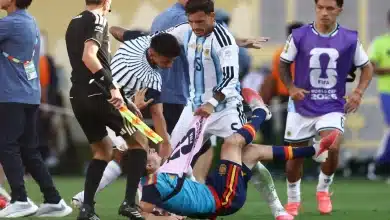 اعتداء باريديس على جافي في مباراة إسبانيا والأرجنتين - المصدر (Getty images)