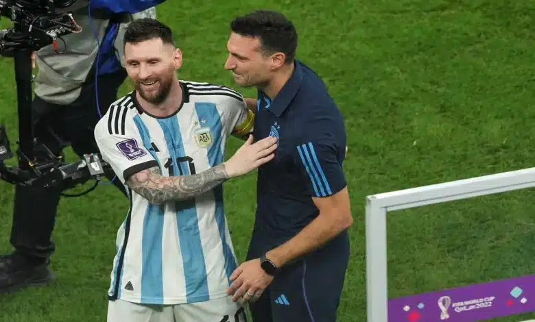 ليونيل سكالوني - ليونيل ميسي - منتخب الأرجنتين - المصدر (Getty images)