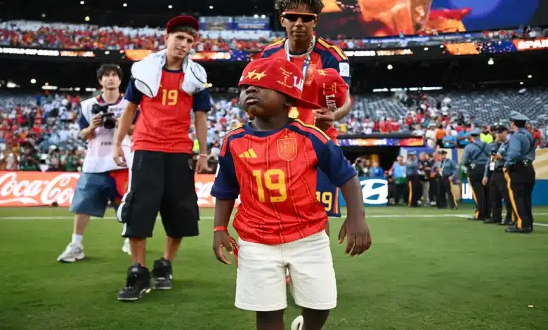 شقيق لامين يامال - كين - احتفالات منتخب إسبانيا بلقب كأس العالم 2026- (المصدر:Gettyimages)