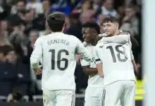 جونزالو جارسيا مع لاعبي ريال مدريد