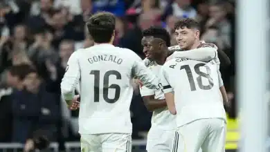 جونزالو جارسيا مع لاعبي ريال مدريد